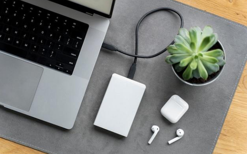 How to Use MagSafe Battery Pack?